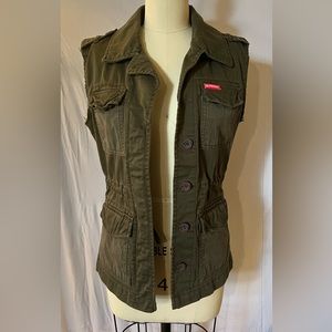 Superdry . XXS but can fit XS. Camo green